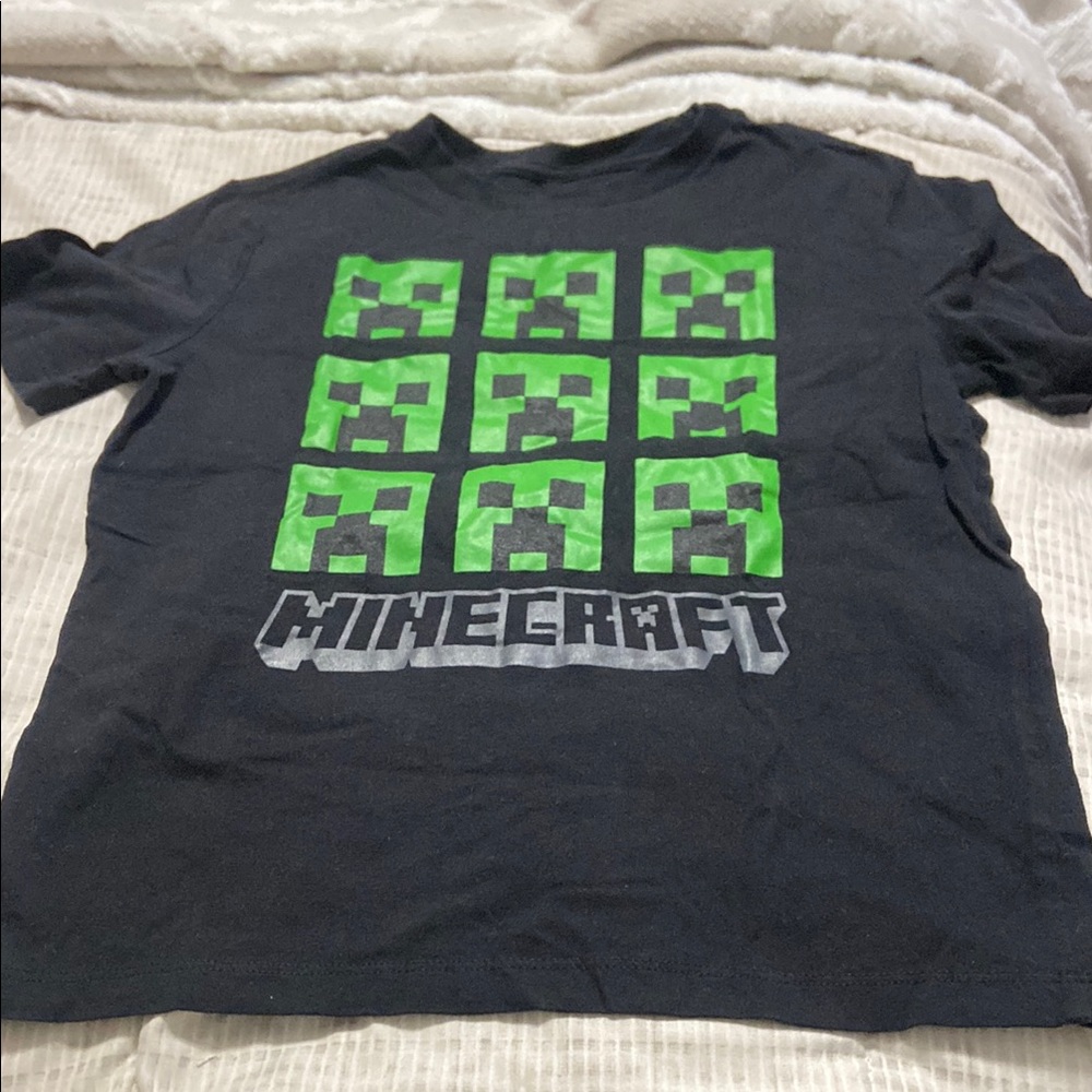 🟢10x$20 Black and Green Creeper Short Sleeve Tee